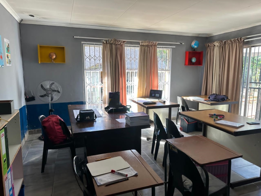 4 Bedroom Property for Sale in Oos Einde North West